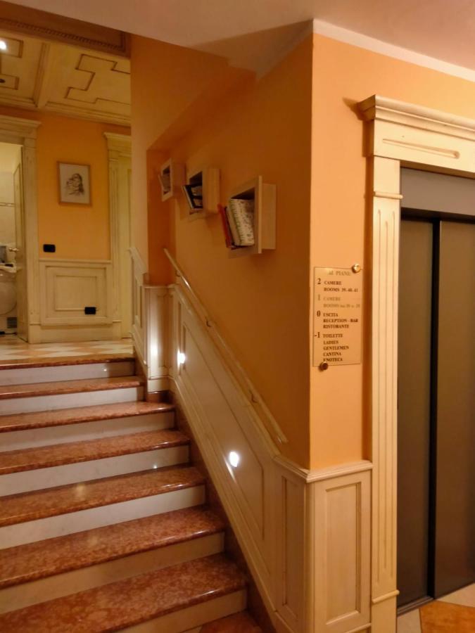 Hotel Due Colonne Сан-Боніфачо Екстер'єр фото