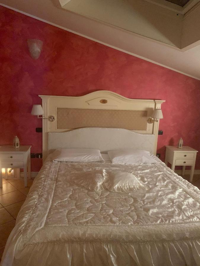Hotel Due Colonne Сан-Боніфачо Екстер'єр фото