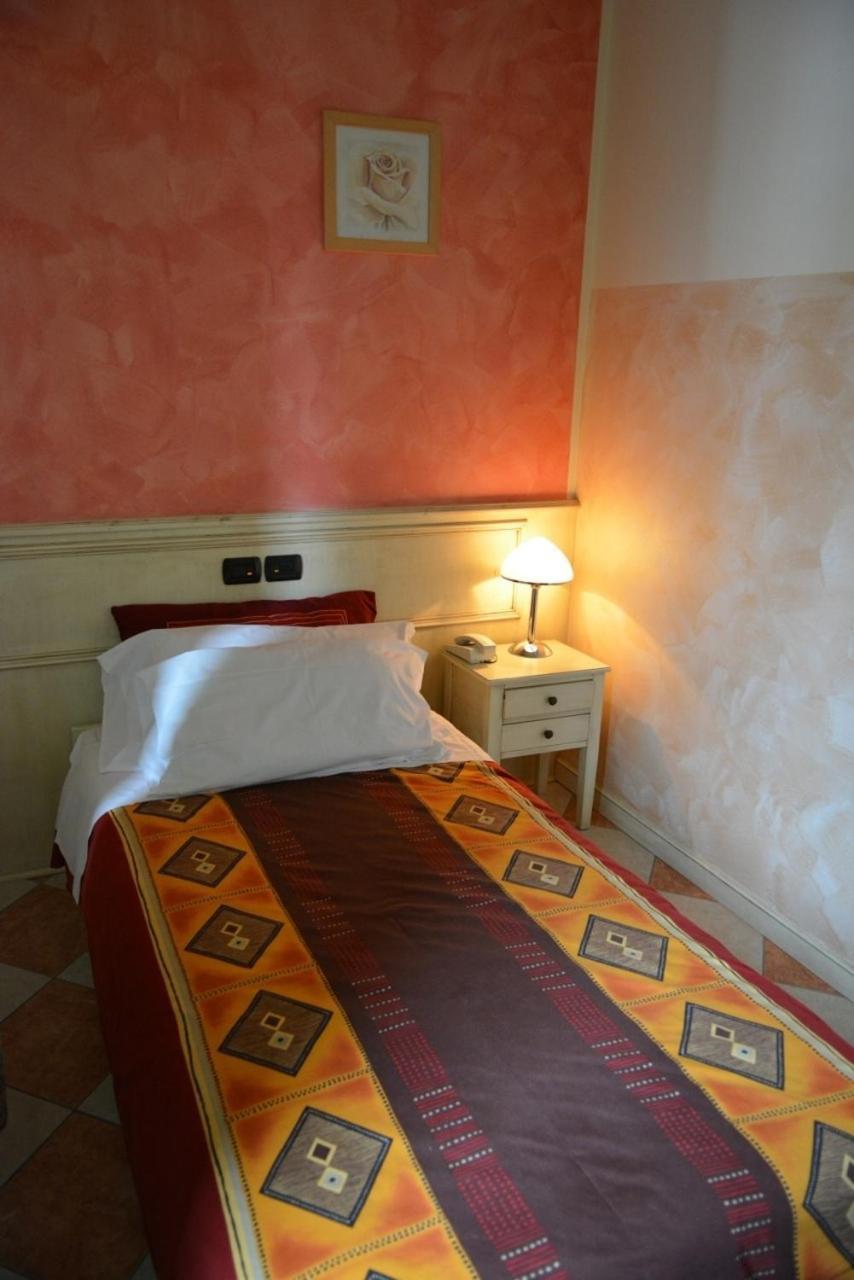 Hotel Due Colonne Сан-Боніфачо Номер фото